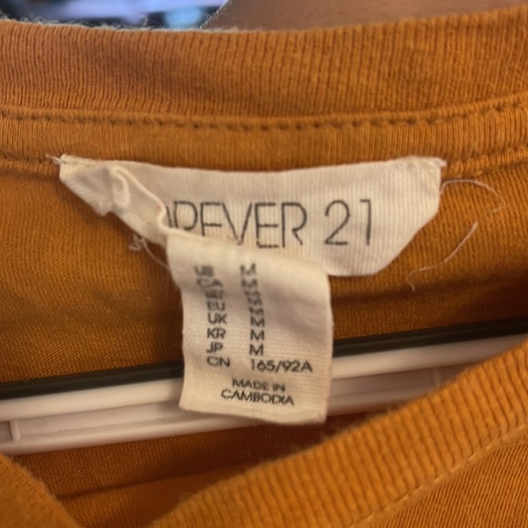 ⭐️forever 21 crop t shirt - Picture 3 of 3